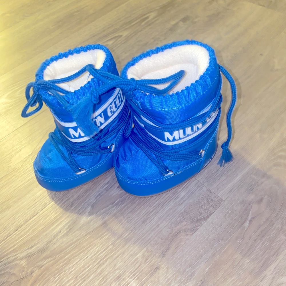 Moon boots